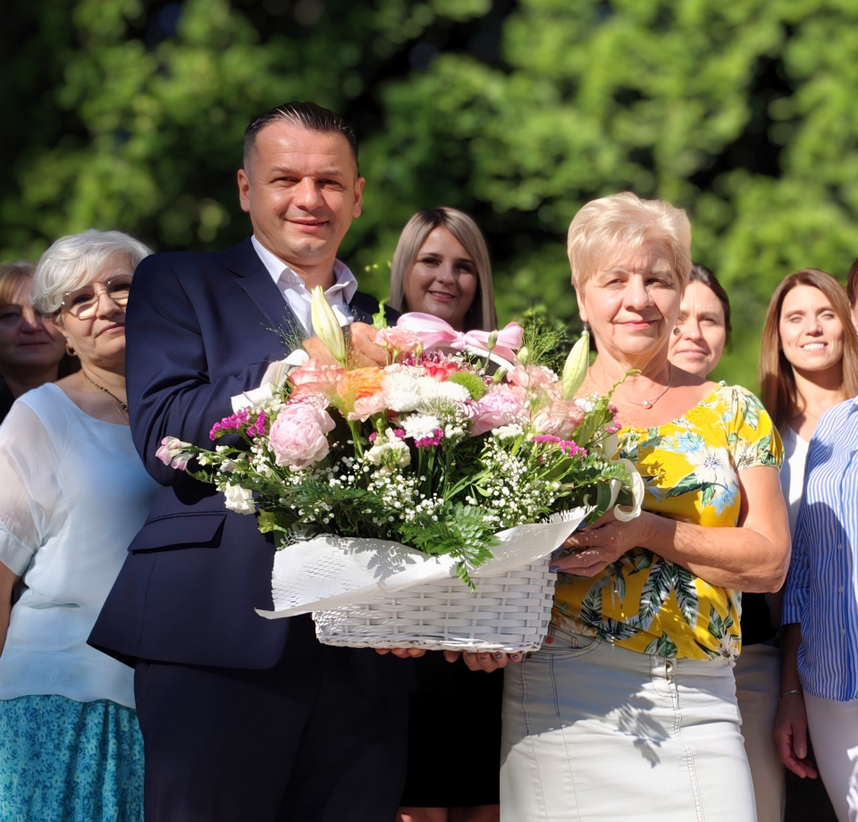 Podziękowanie za lata pracy w naszym Urzędzie. Pani Wanda odchodzi na zasłużoną emeryturę.